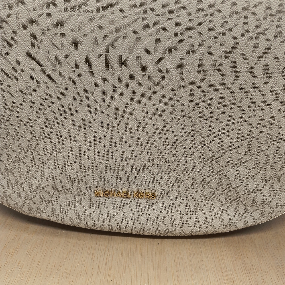Michael Kors Brooke Lg Zip Hobo in Vanilla/Acorn - Picture 2 of 13